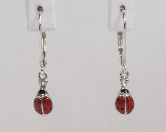 Sterling Silver
Drop Ladybug
Enamel coating
SKU:EAR-01006
