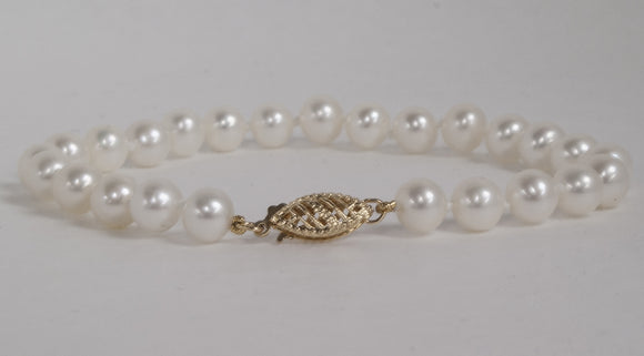 Freshwater Cultured
Pearl Bracelet
6.30mm
14K Yellow Gold clasp
SKU:PEA-00041
